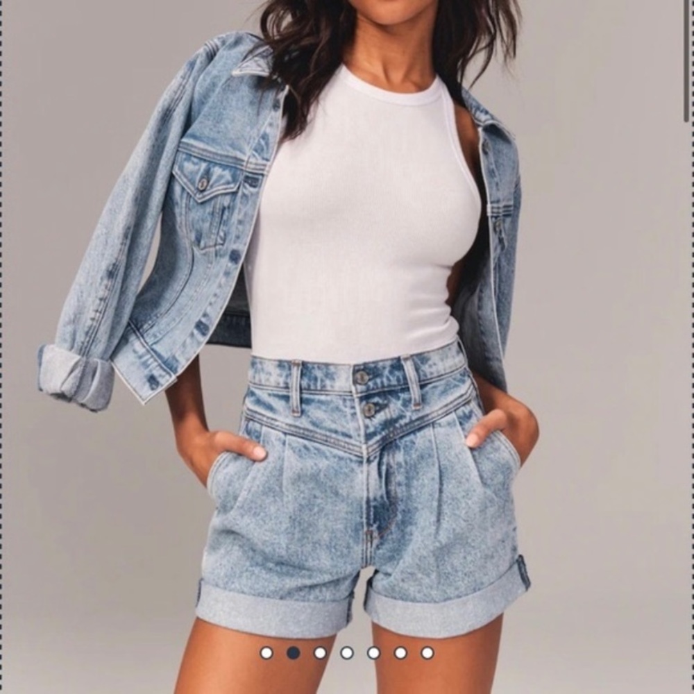 Abercrombie & Fitch The 80’s Mom Ultra High Rise Jean Shorts Size 28/6
